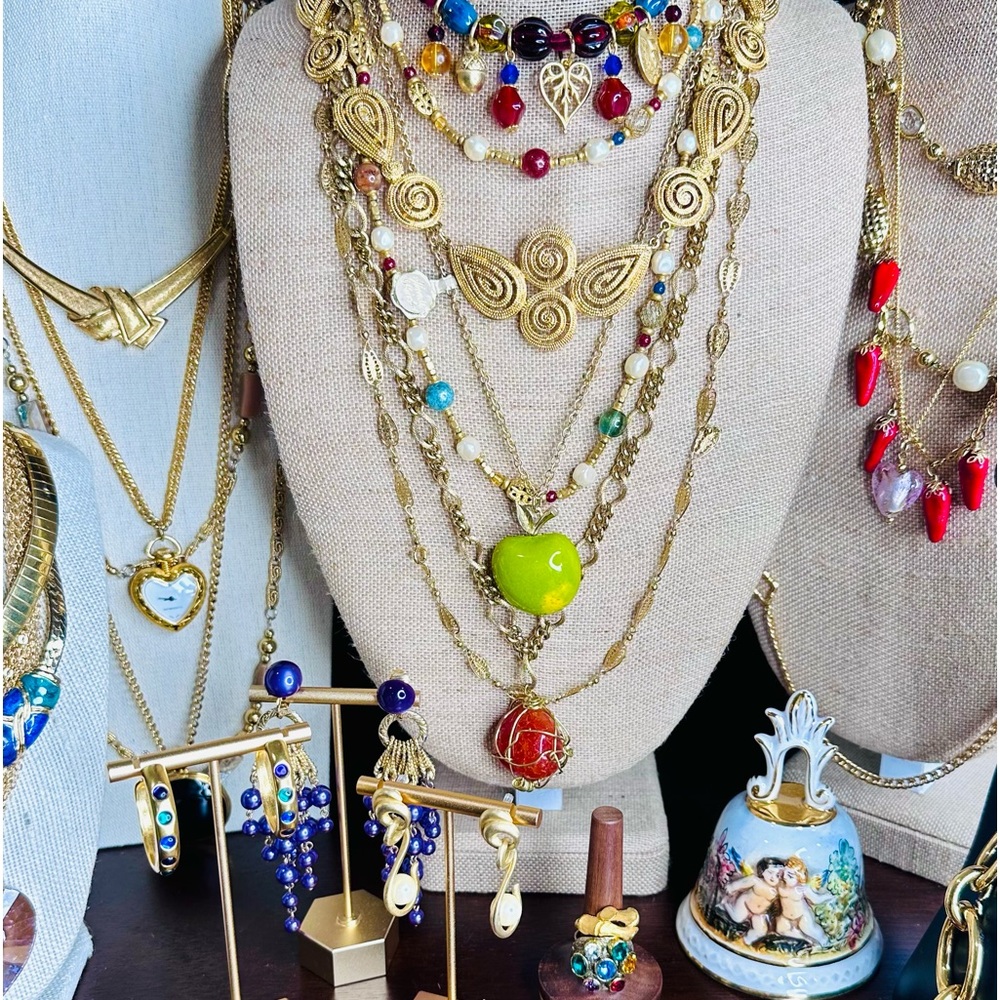 4- 15 WEDS Vintage Jewelry - LIKE THIS SHOW TO BE NOTIFIED FOR NEXT SHOW - Picture 5 of 12